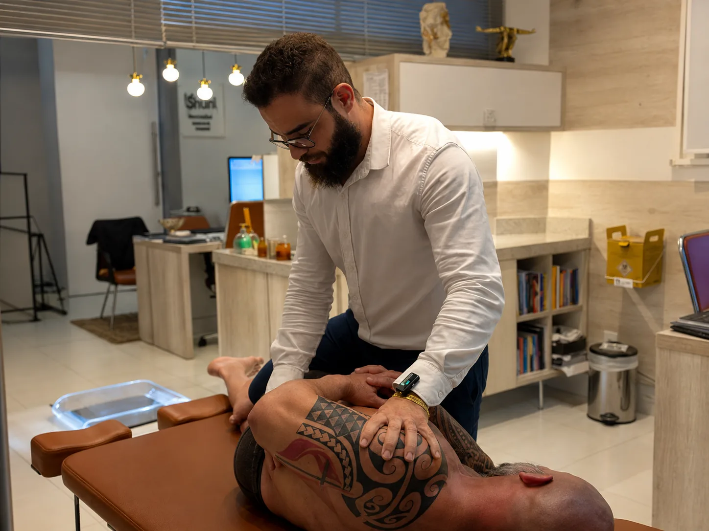 Atendimento de quiropraxia na Clínica Alive